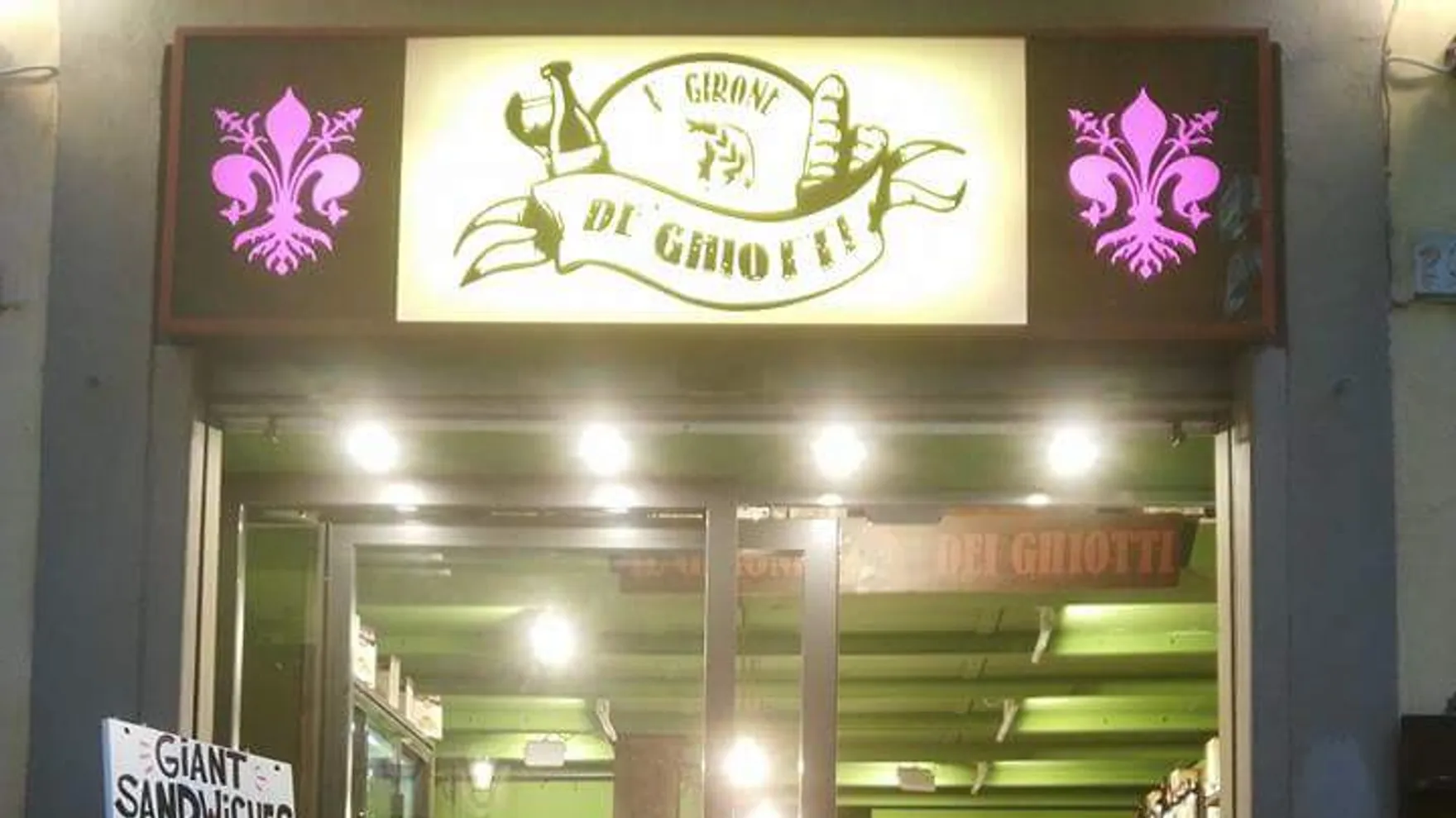 I' Girone De' Ghiotti restaurant in 23