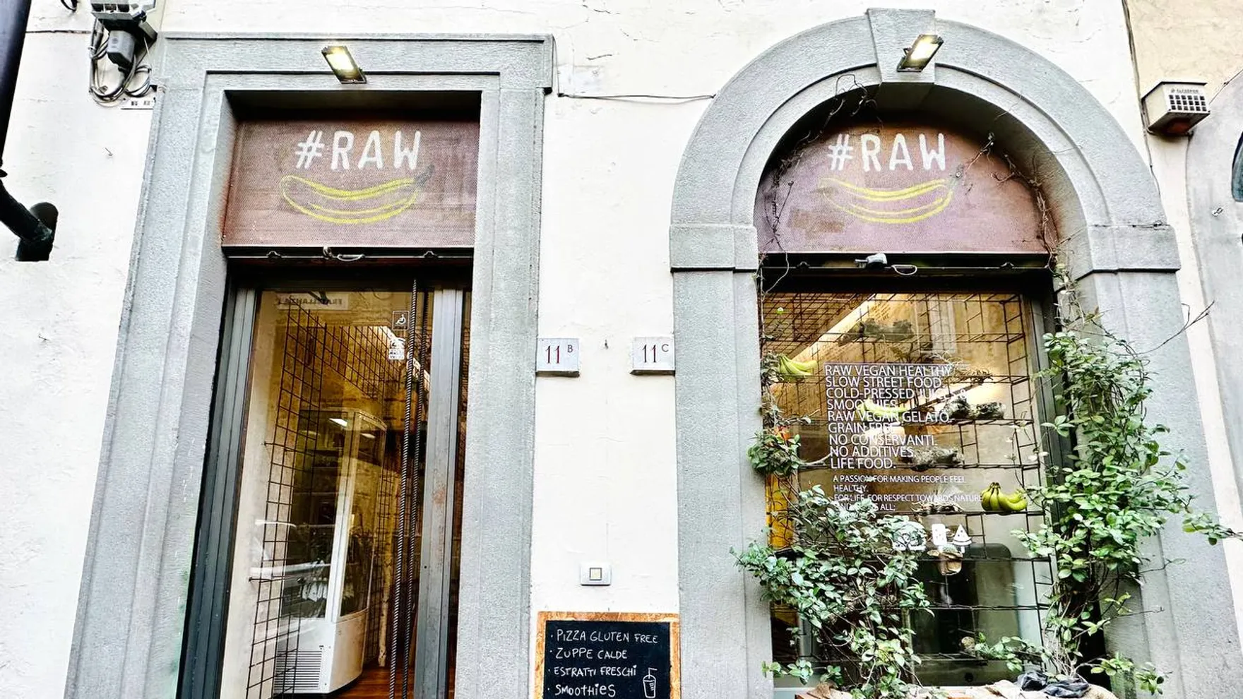 RAW VEGAN FIRENZE restaurant in 11B