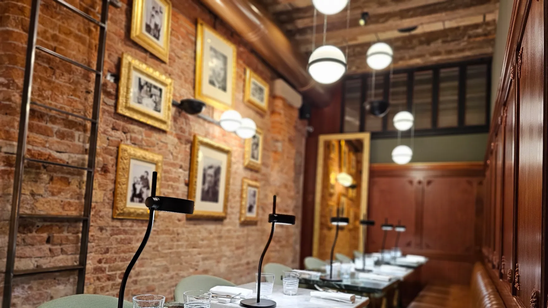 Mira Hostaria restaurant in 555