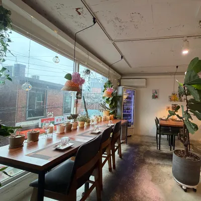 Camouflage restaurant