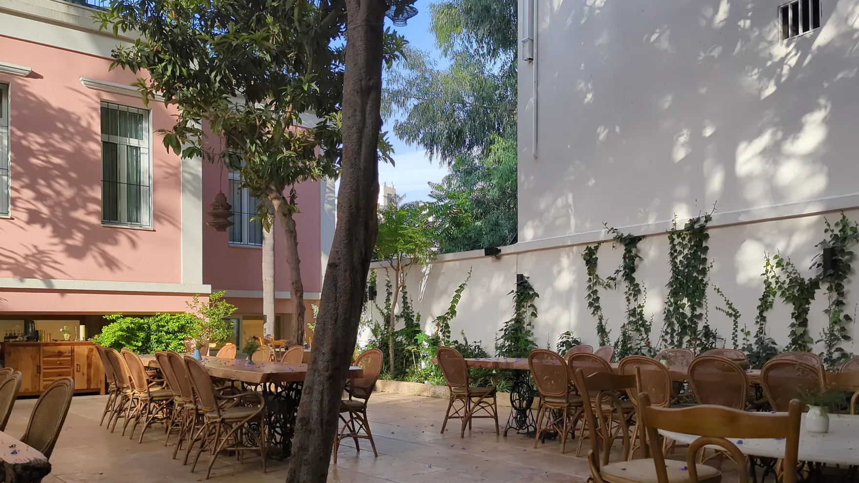 Jacaranda restaurant in Mar Mikhael