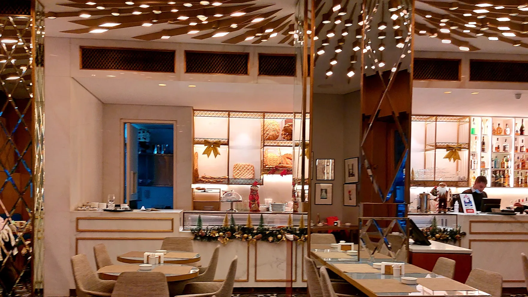 Lily's restaurant in François Al Hajj Street، Bayrut