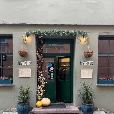 BISTRO 18 restaurant