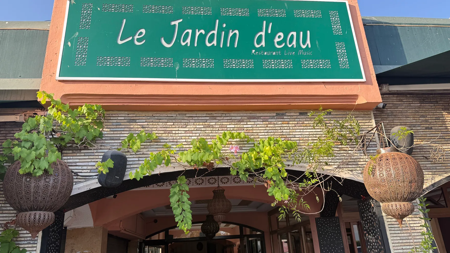 Le Jardin d'Eau restaurant in Boulevard du 20 Aout