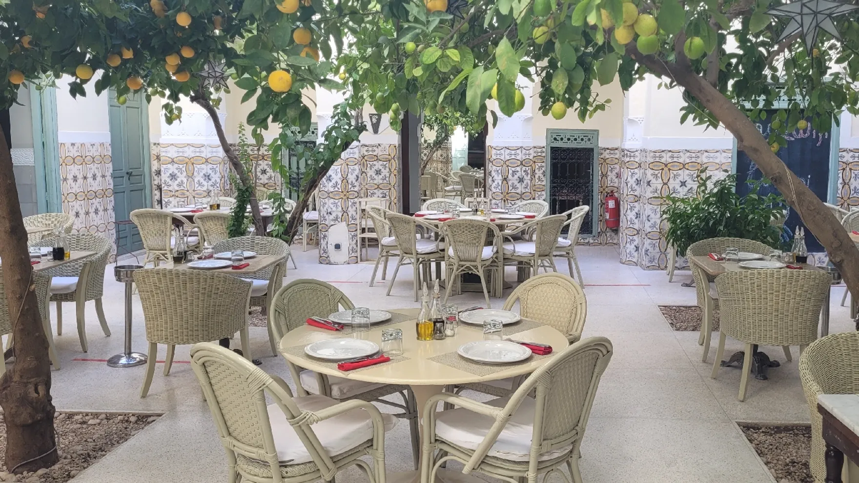 limoni restaurant in 40 Rue Diour Saboun