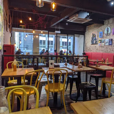 Nando's 27 Elizabeth St restaurant