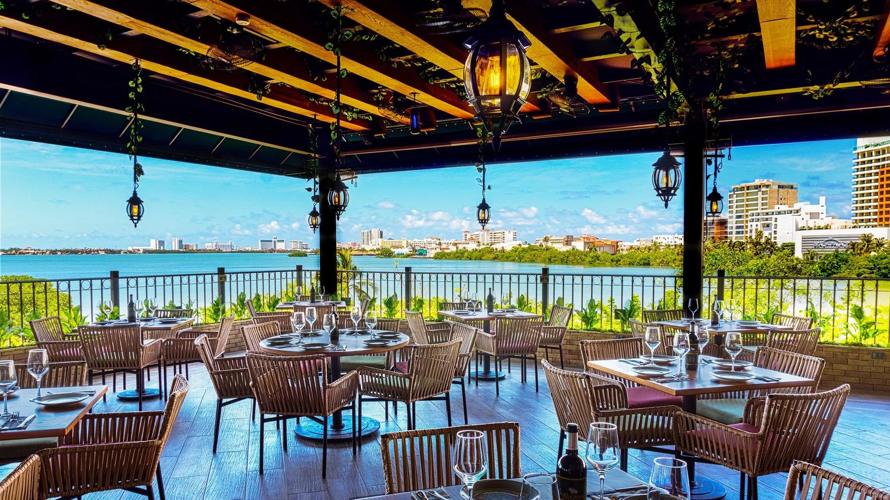 La Pizzarra Plaza La Isla restaurant in 77500 Cancún