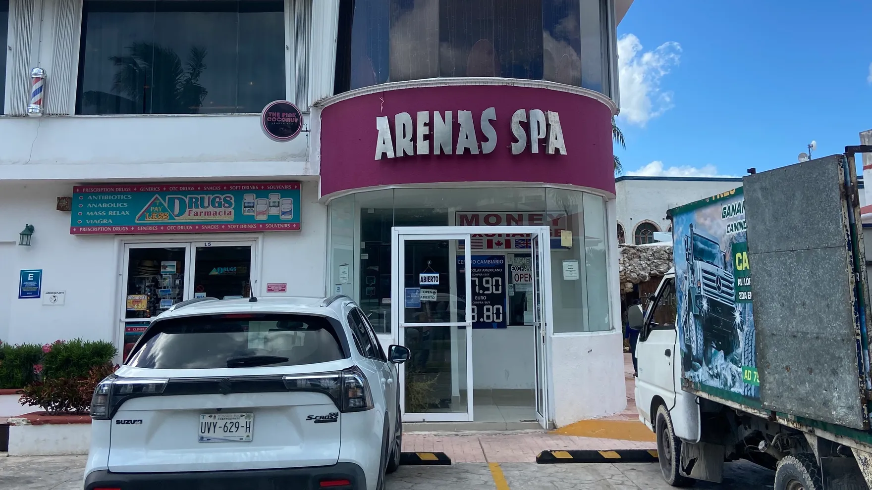 The Pink Coconut Cancun restaurant in 77500 Cancún