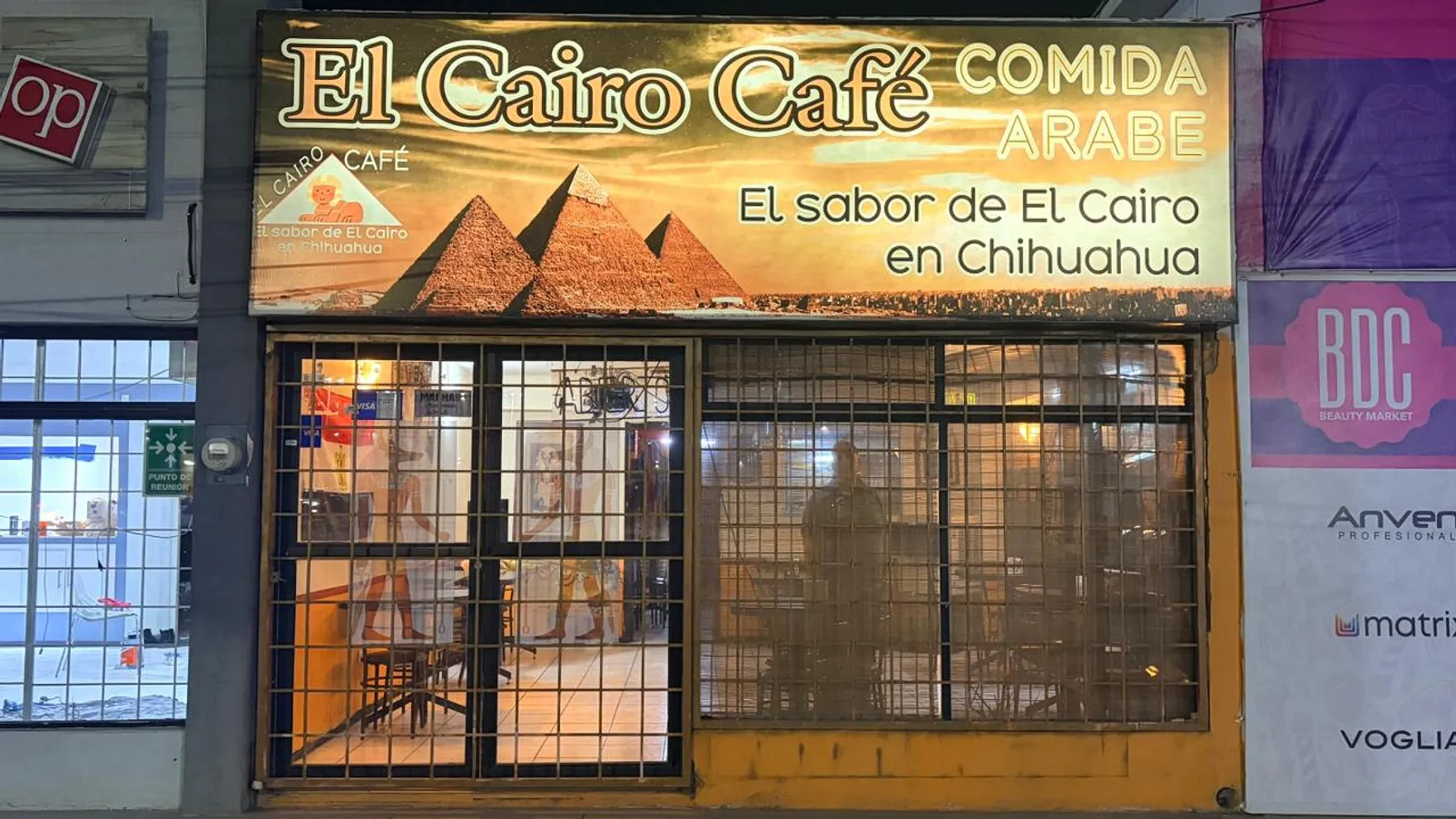 Cairo restaurant restaurant in Chih.