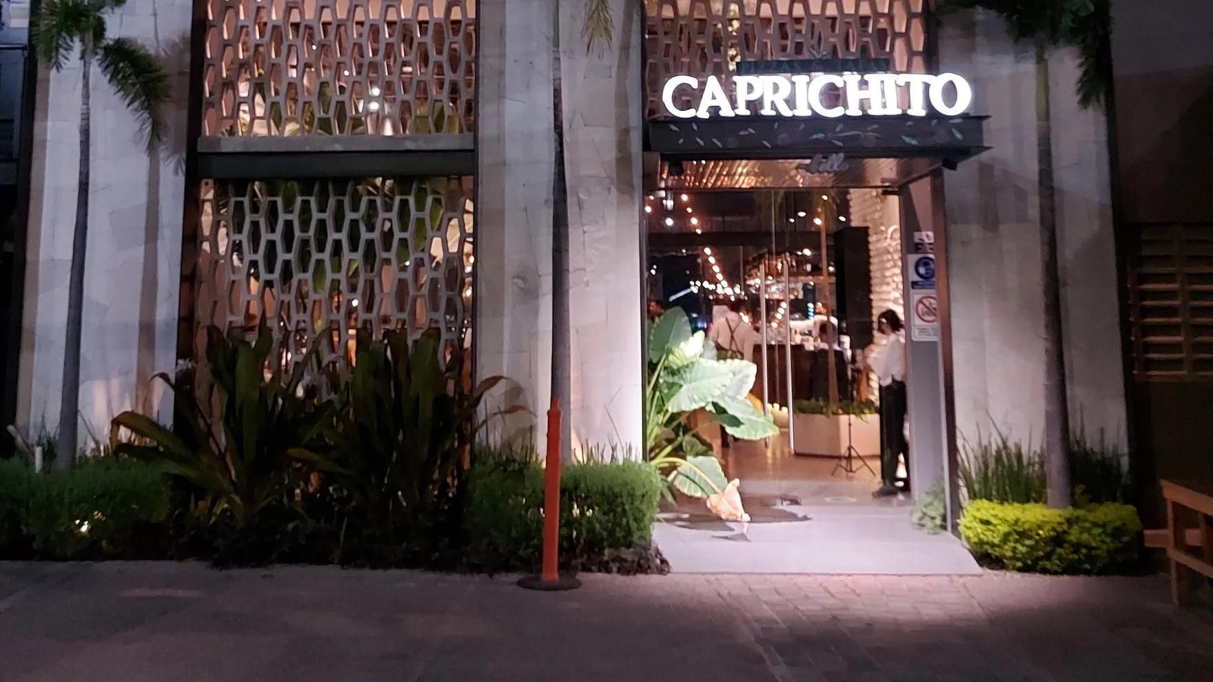 Caprichito Bello restaurant in Sin.