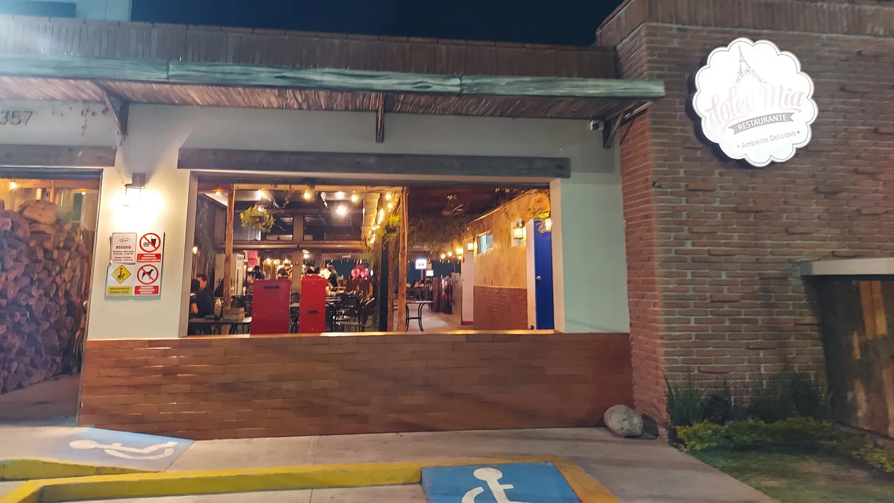 Dolce Mia Montebello restaurant in Sin.