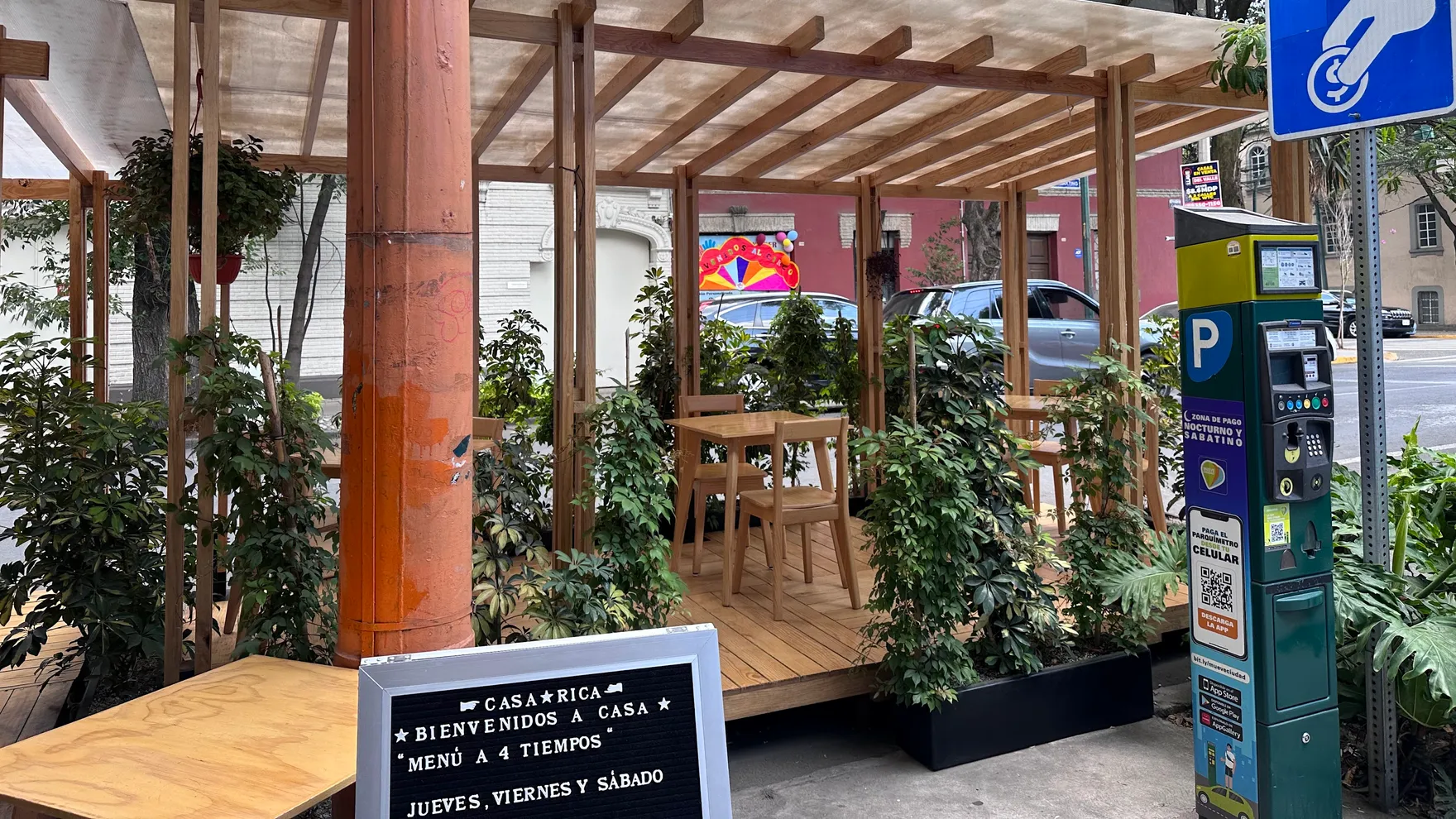 Green Pizza restaurant in Roma Norte