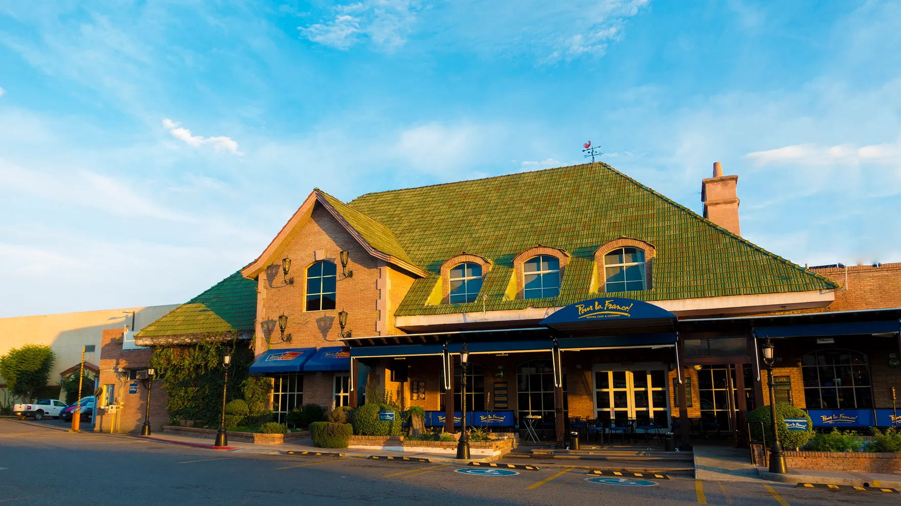 Pour La France restaurant in Coah.