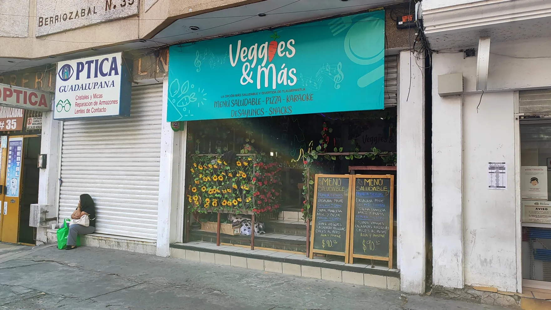 Veggies & Más restaurant in Méx.