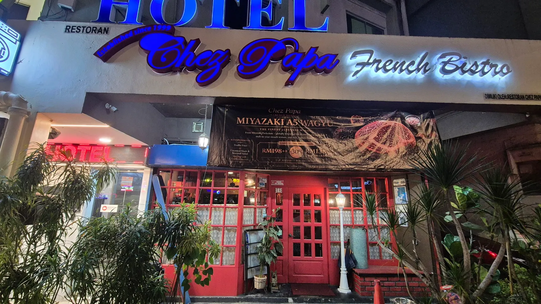 Chez Papa • French Bistro & Wine Bar restaurant in Johor Darul Ta'zim