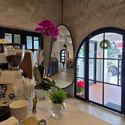 Le pain cafe restaurant