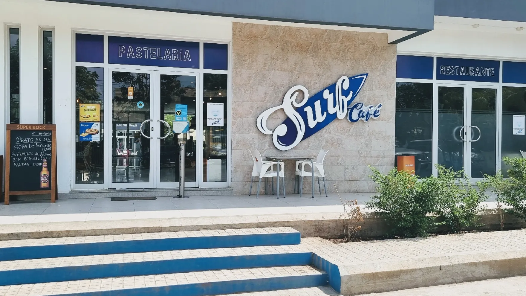Surf Cafe restaurant in Nampula