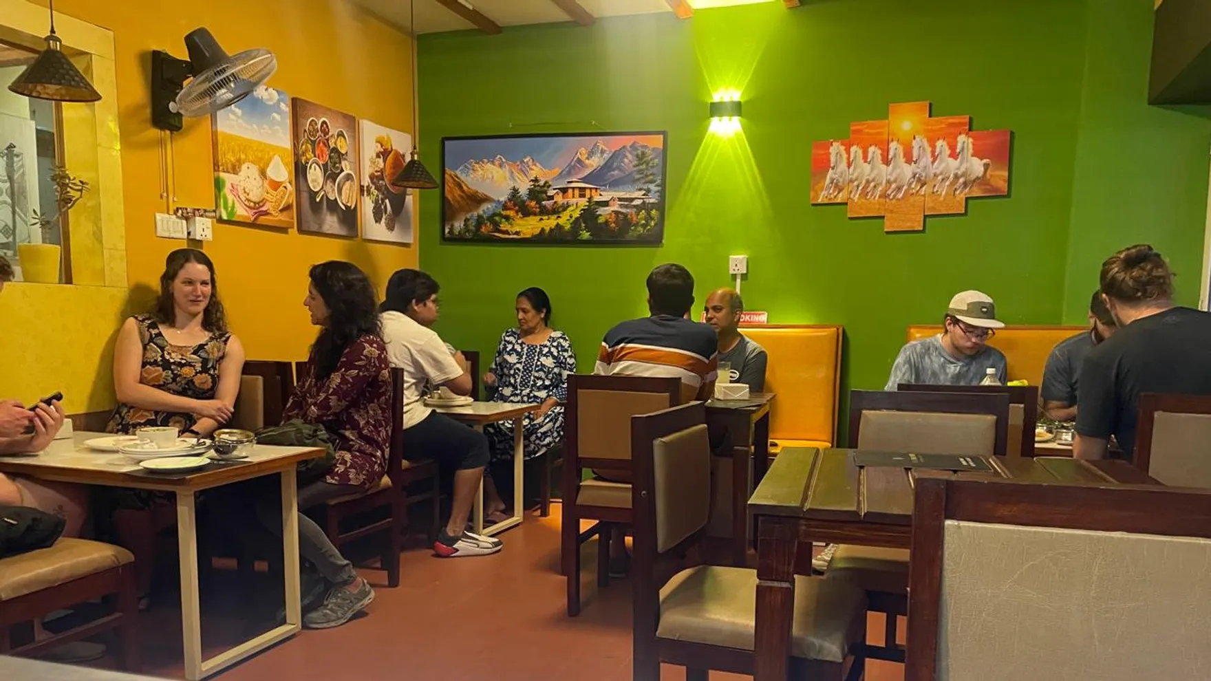 VEGMANDU VEG-VEGAN RESTAURANT restaurant in Between Hotel Simal and Hotel Moonlight