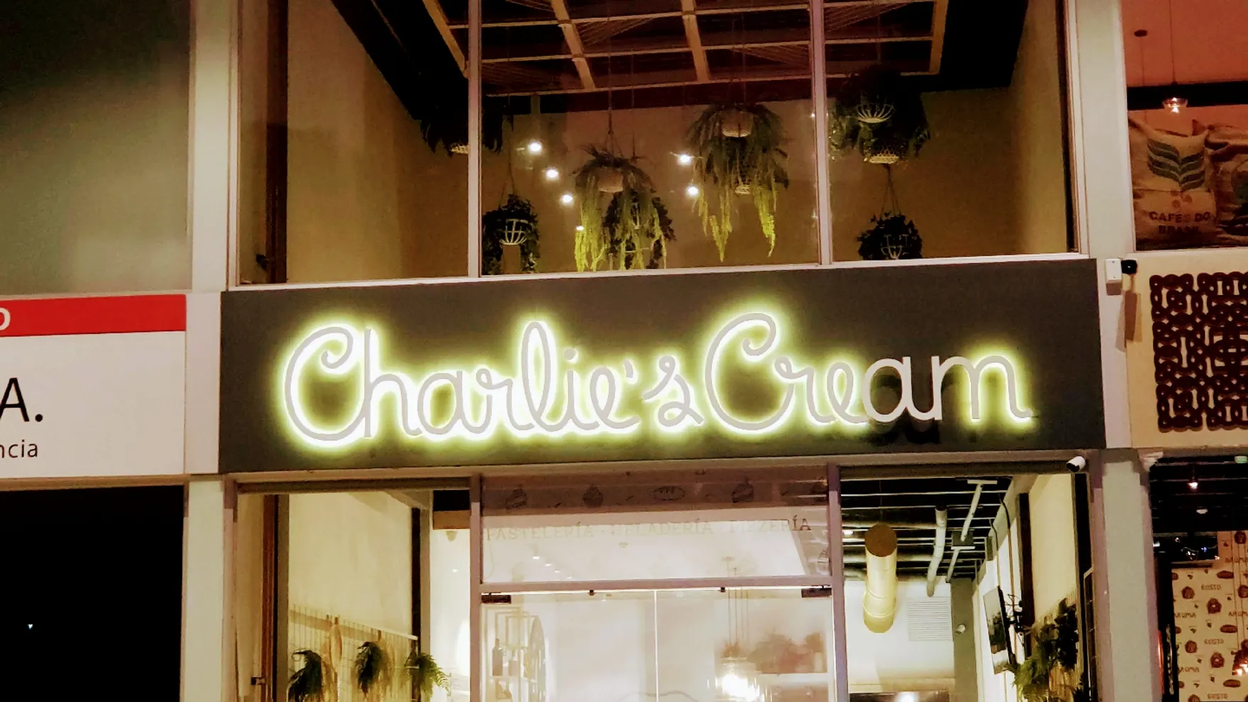 Charlie's cream restaurant in Panama City