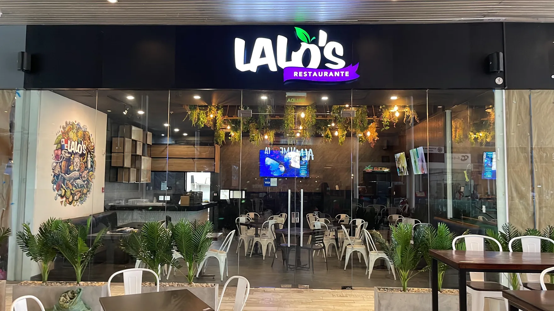 Lalo's Frutitas & Mas restaurant in Panamá
