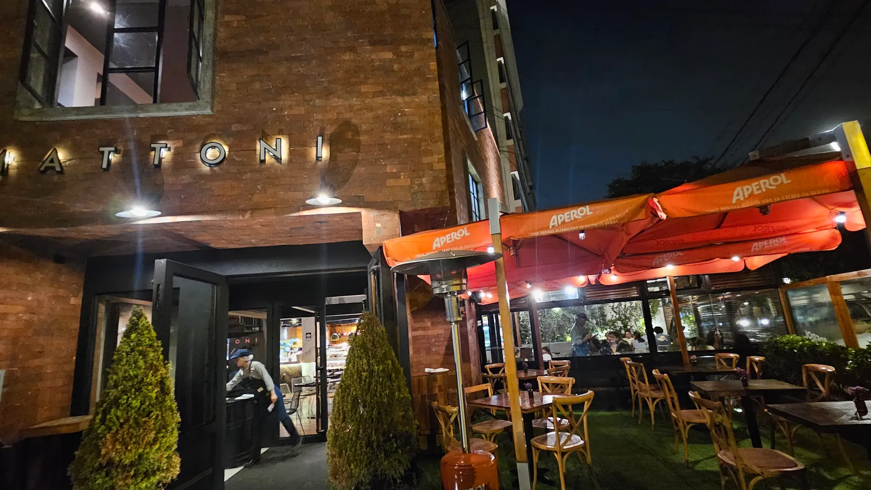 Mattoni restaurant in Av. Sta. Cruz 1300