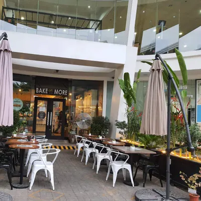 Bake & More restaurant