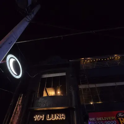 101 LUNA Resto x Cafe restaurant
