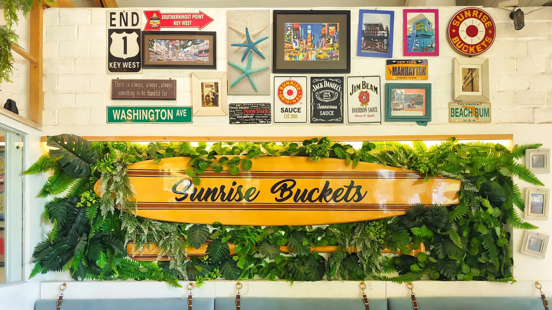 Sunrise Buckets restaurant in Kalakhang Maynila