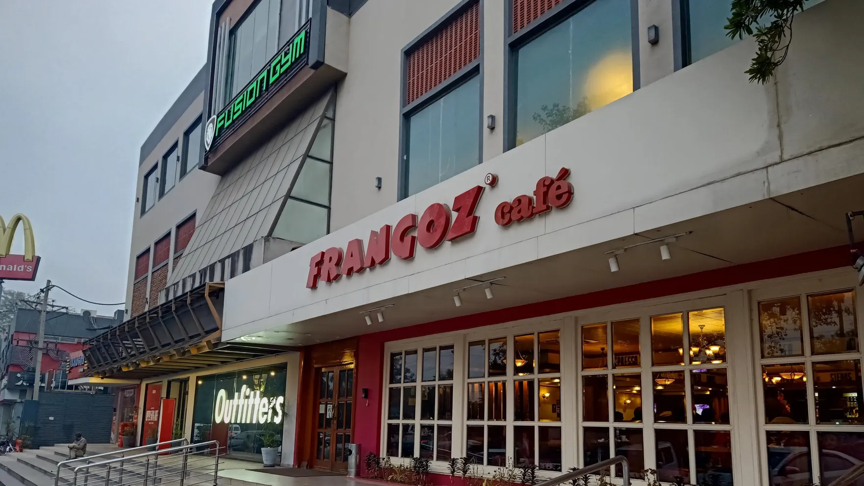 Frangoz Cafe restaurant in Sialkot