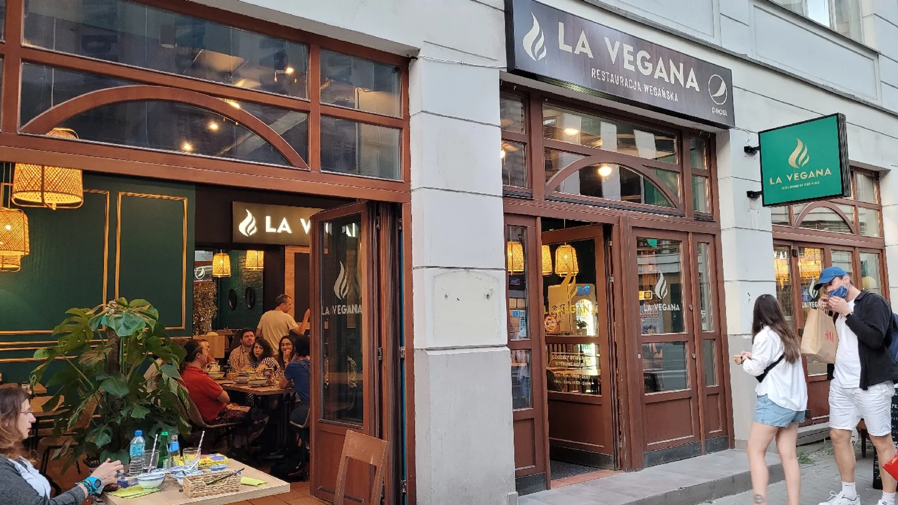 LA VEGANA restaurant in Zgoda 4