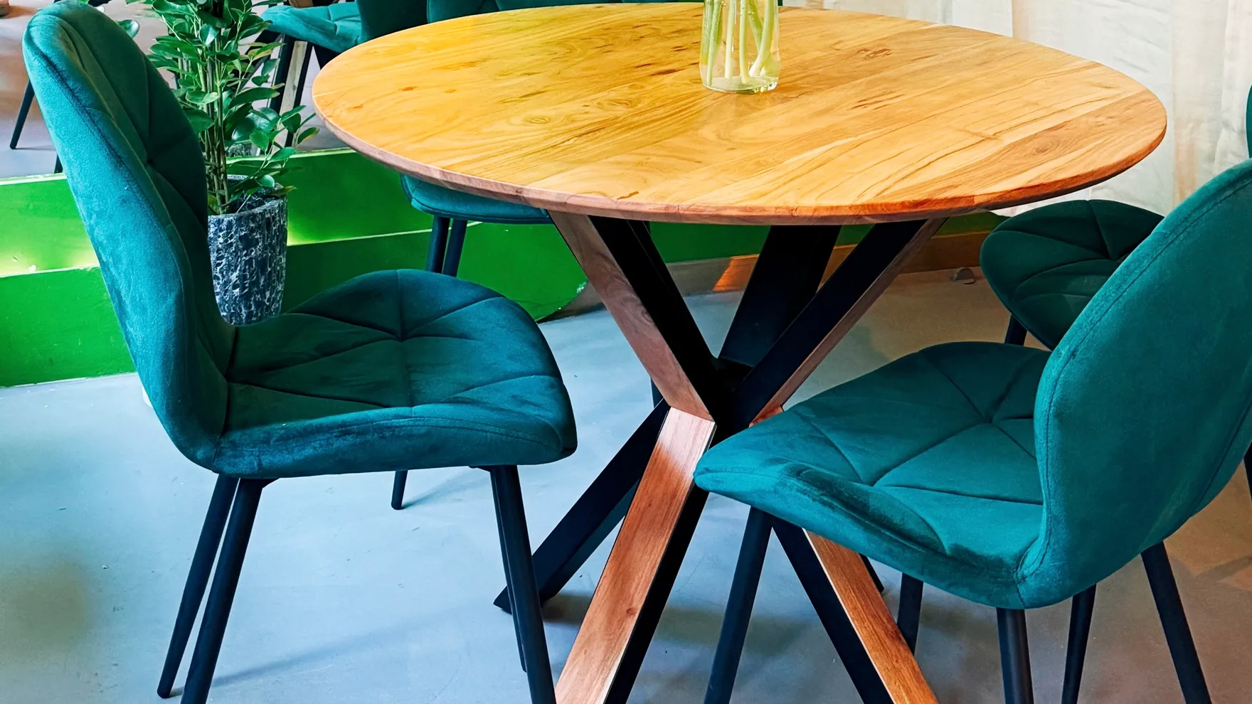 RAU & LA Vegan restaurant in Hoża 58/60
