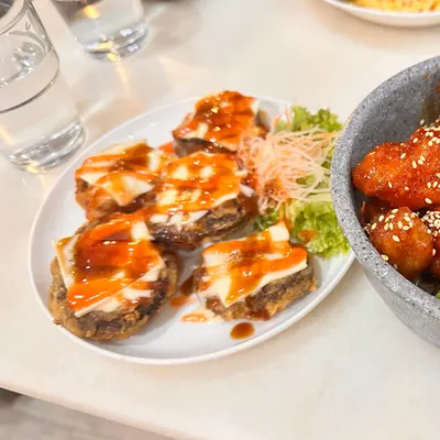Lucky Cat Vegetarian/Vegan Cafe restaurant