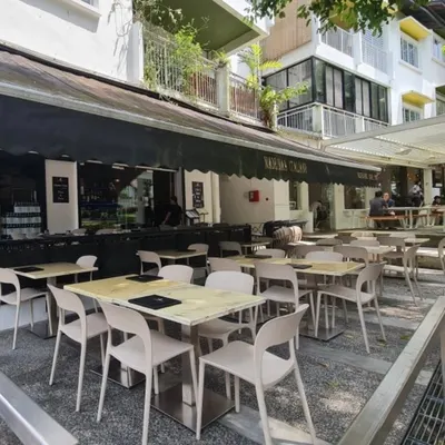 Madrinaa Italiano restaurant