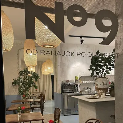 No 9 od raňajok po olovrant restaurant