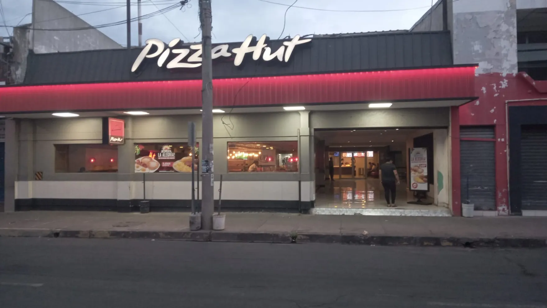 Pizza Hut restaurant in San Miguel