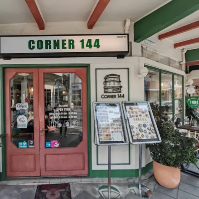 CORNER 144 restaurant