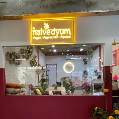 Naivedyum - Slowcombo, Samyan restaurant