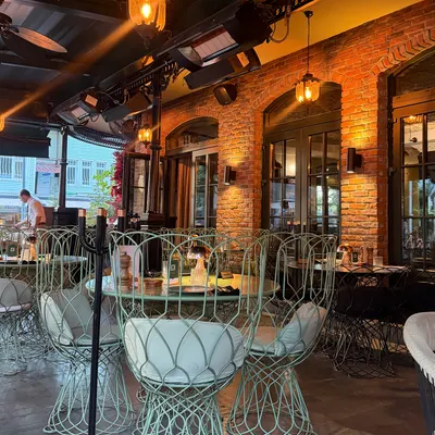 Louise Cafe Brasserie & Loft restaurant