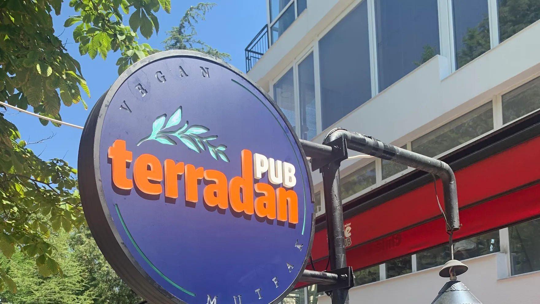 Terradan Vegan Pub & Mutfak restaurant in Paris Cd. 49/AA