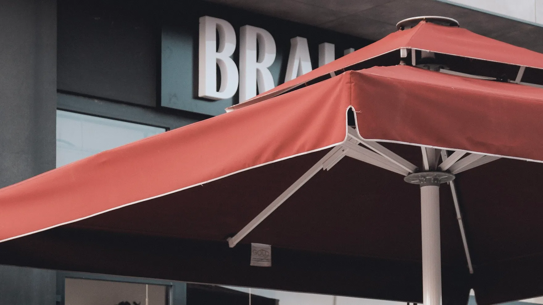 Brauner Cafe restaurant in Behiç Erkin Caddesi No:4A