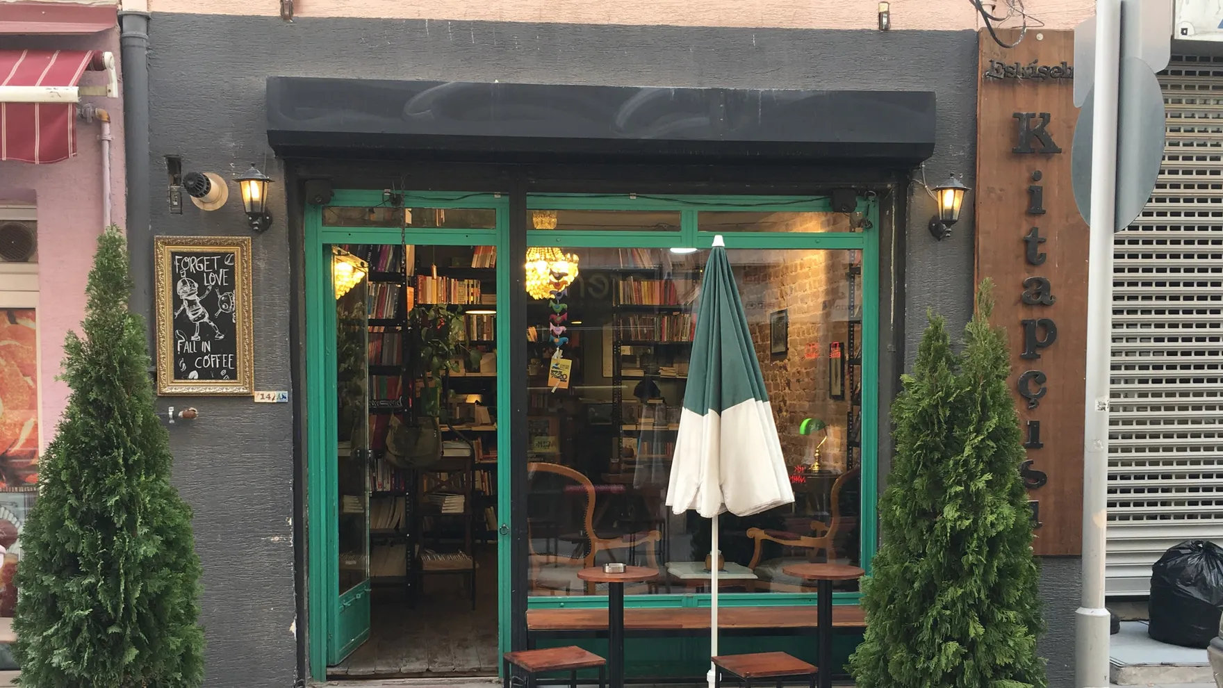 Monk Coffee & Books restaurant in Yeşiltepe Sk. 14/A