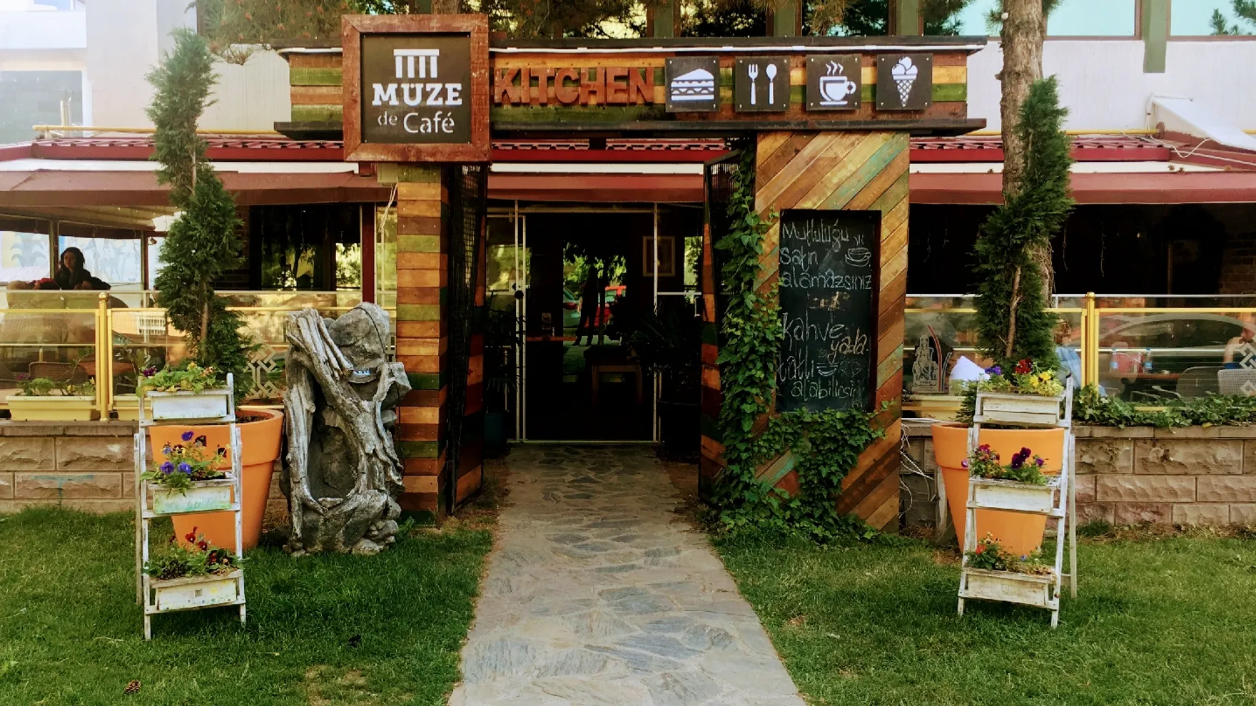Müze de Cafe Kitchen restaurant in Müze Sk. No:64