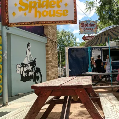 Arlo's Junior restaurant