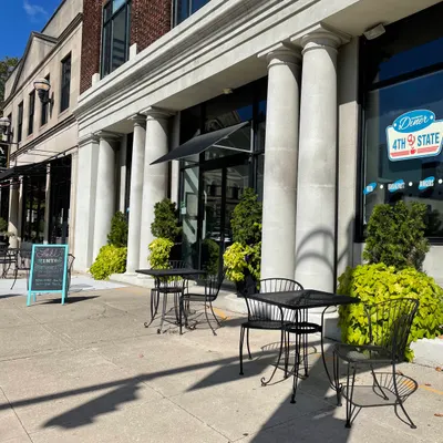4th & State restaurant