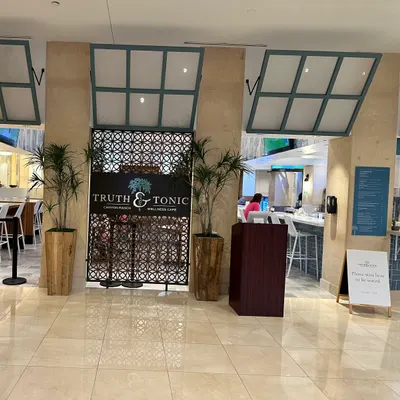 Truth & Tonic restaurant