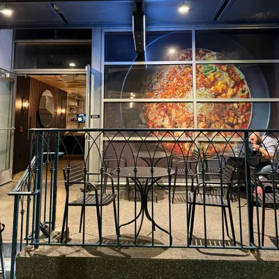 REDWHITE BONELESS RAMEN restaurant