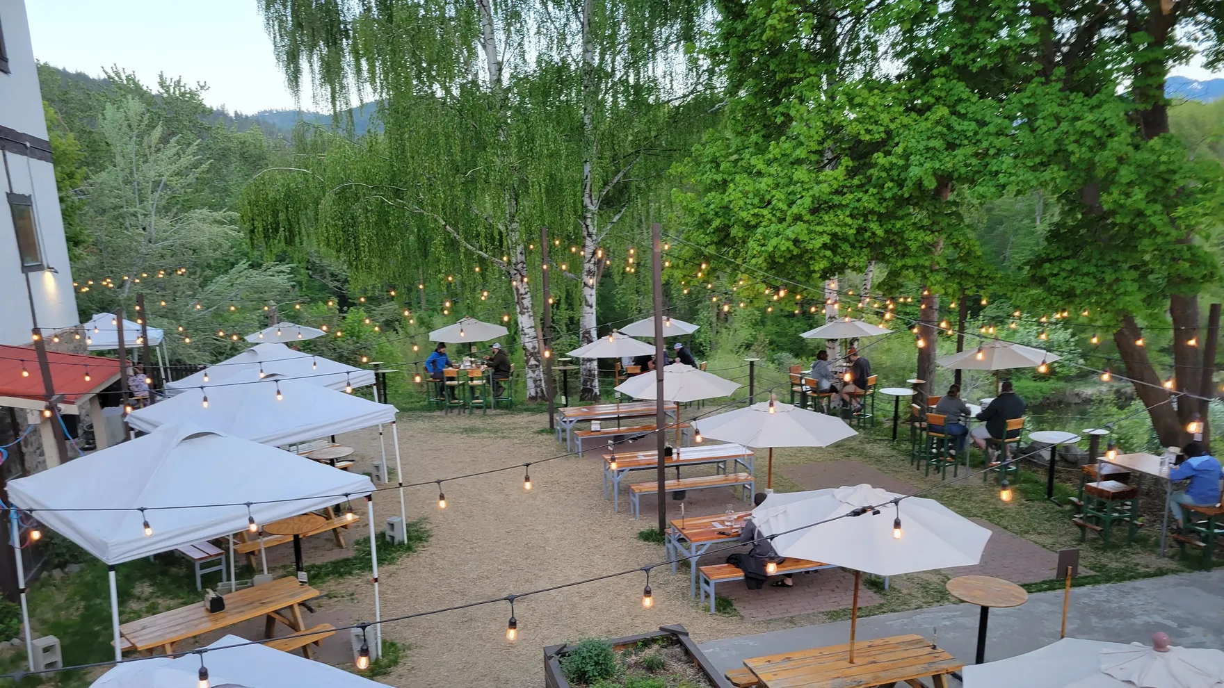 Yodelin Broth Company and Beer Garden restaurant in Leavenworth