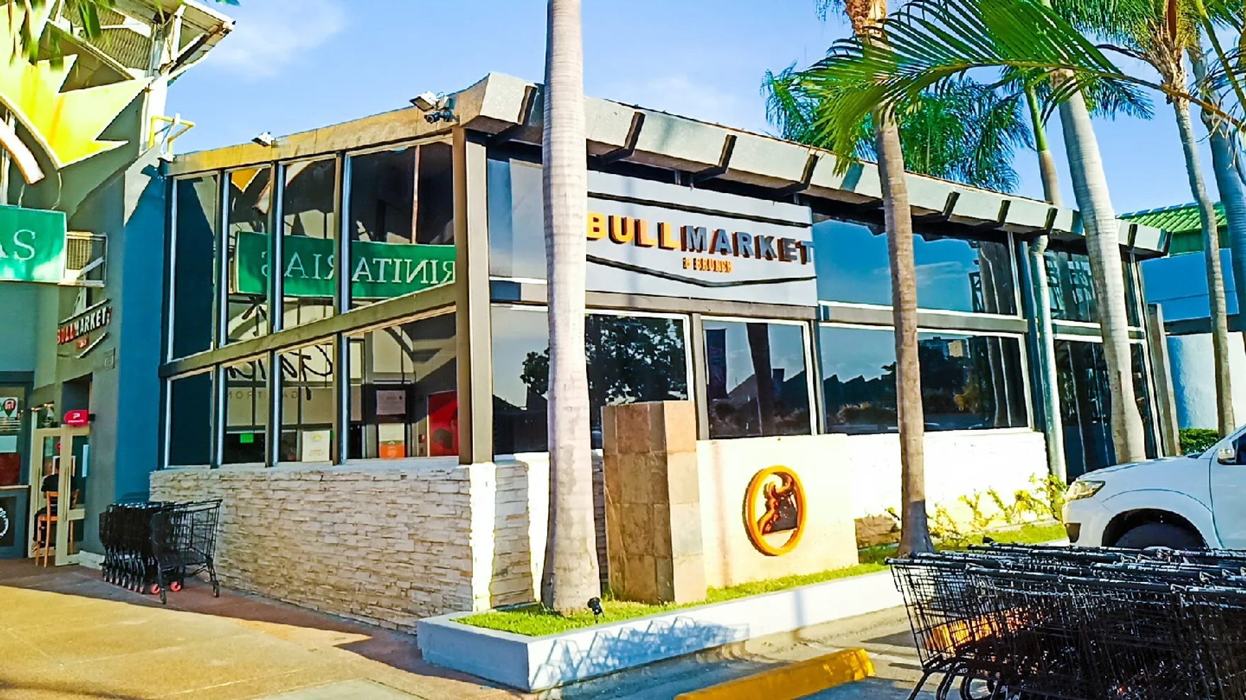 Bull Market & Brunch restaurant in Lara