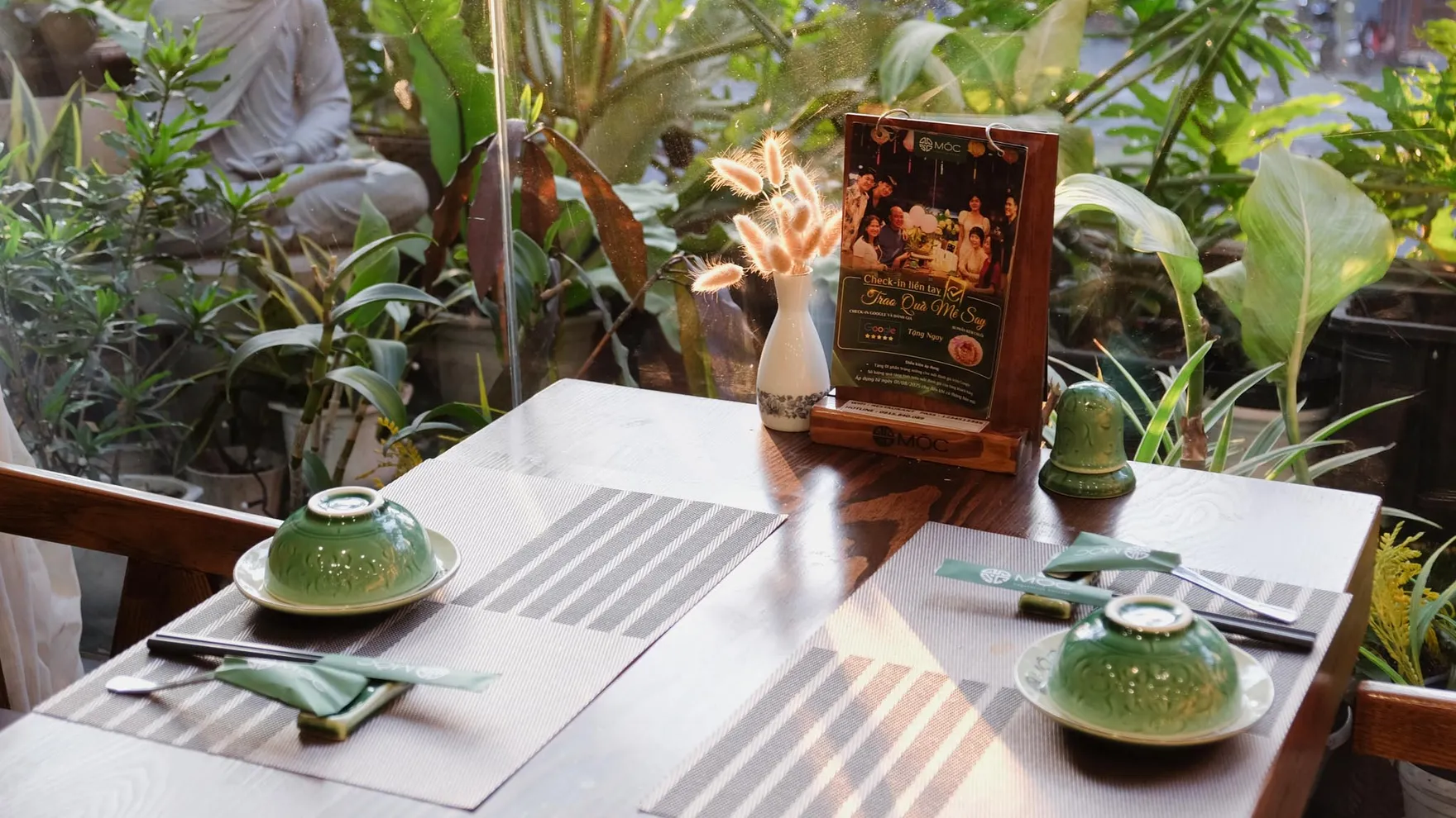 Mộc Vegetarian Cuisine - Ẩm thực chay Mộc restaurant in Cầu Ông Lãnh
