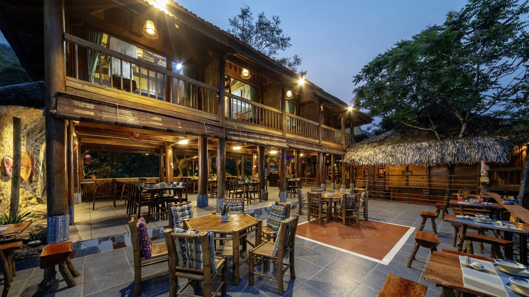 Quán Mộc Pù Luông restaurant in Pù Luông